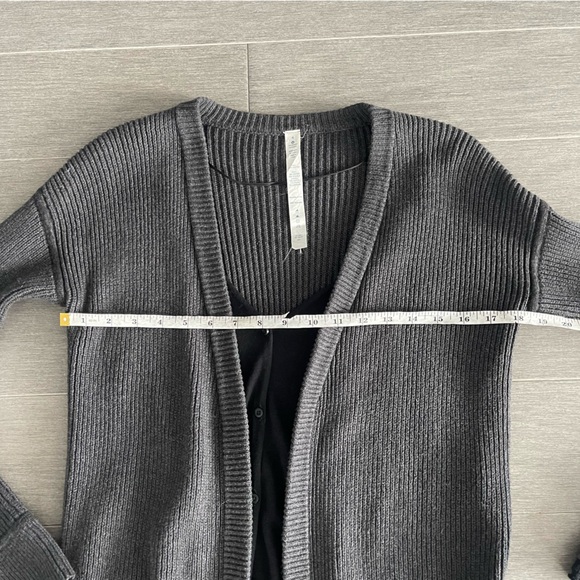 Lululemon Vestigan Heathered Black Size 4 Cashmere Blend Cardigan Sweater Yoga - Picture 15 of 15